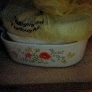 coin bag liz clayborn , pyrex cookware with lids set plates ,  vintage carisine